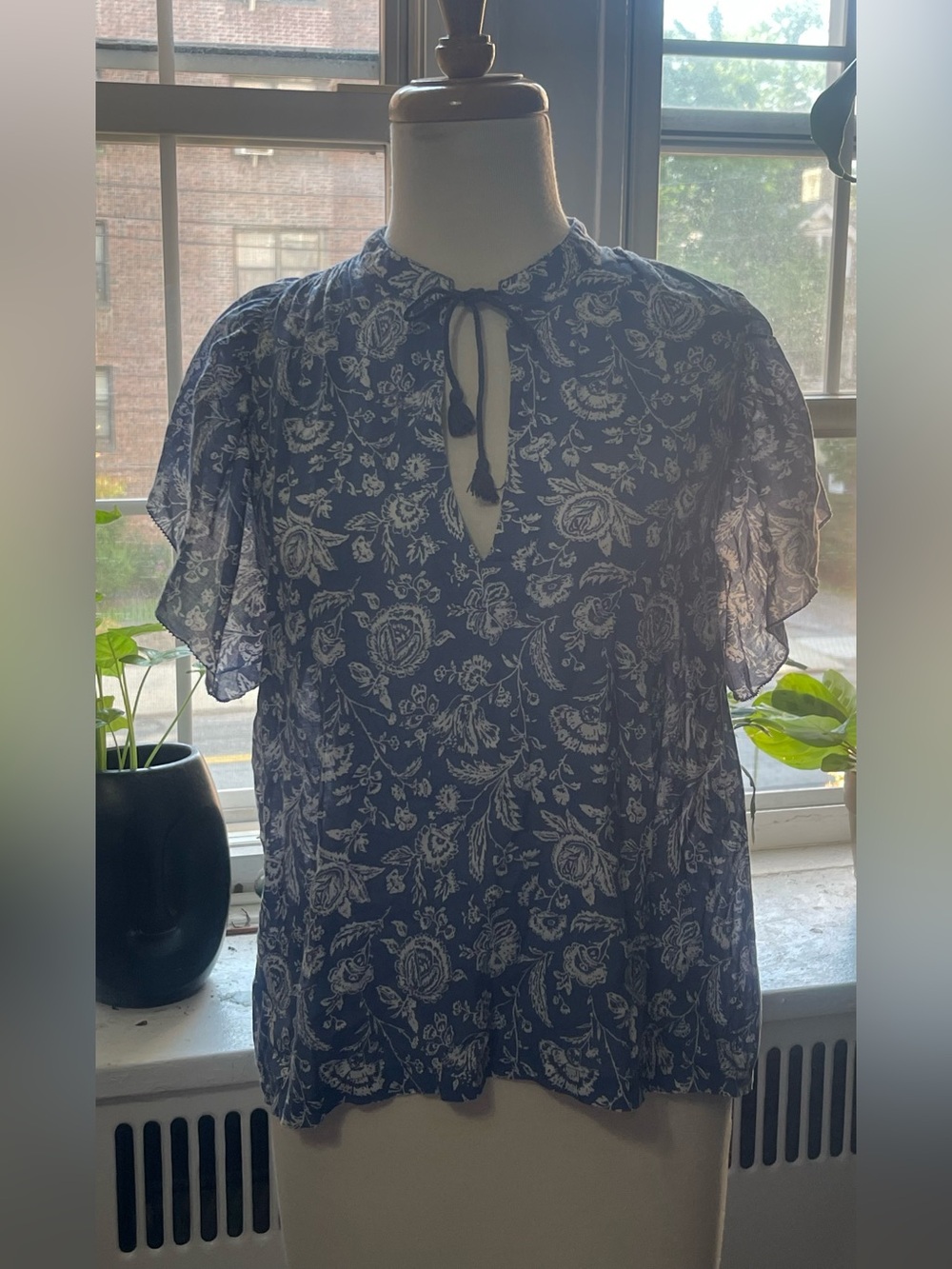 Trovata Navy Blue Floral Tie-Neck Sheer Flutter Sleeve Top